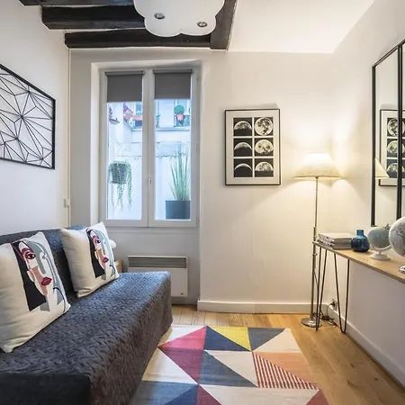 Appartamento Chic Avec Patio - 2br 6p - Le Marais *