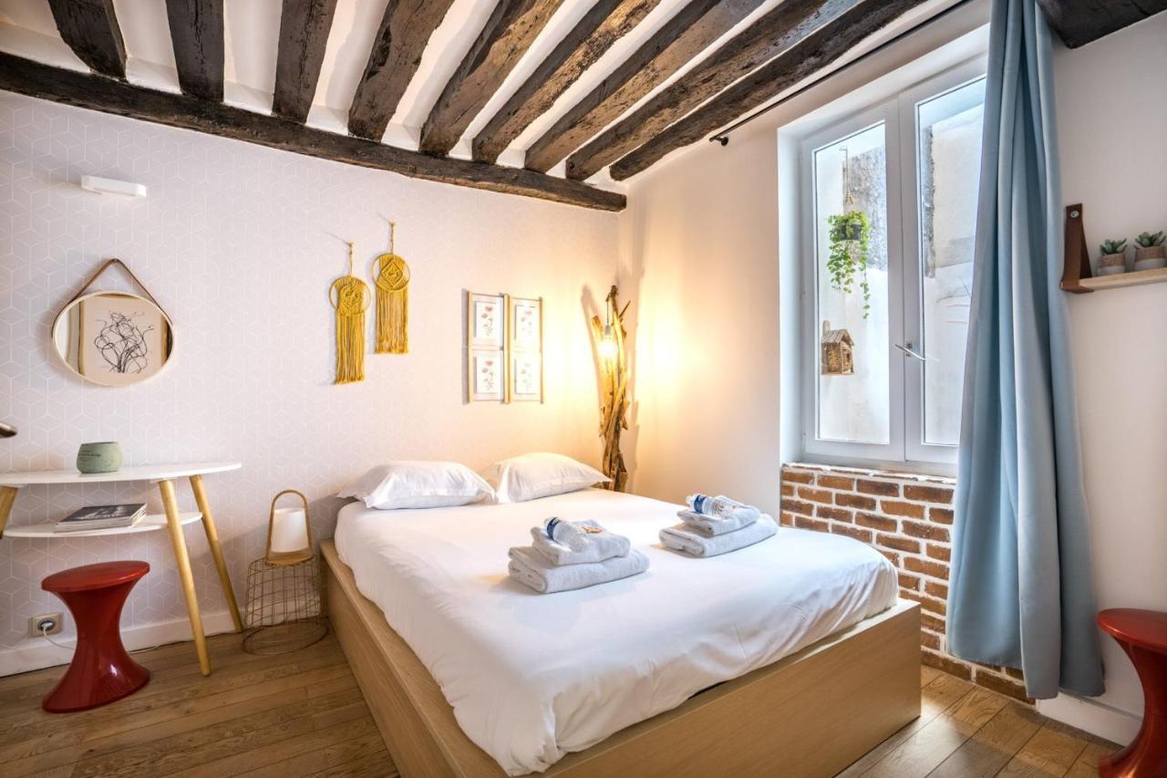 Chic Avec Patio - 2br 6p - Le Marais Parigi