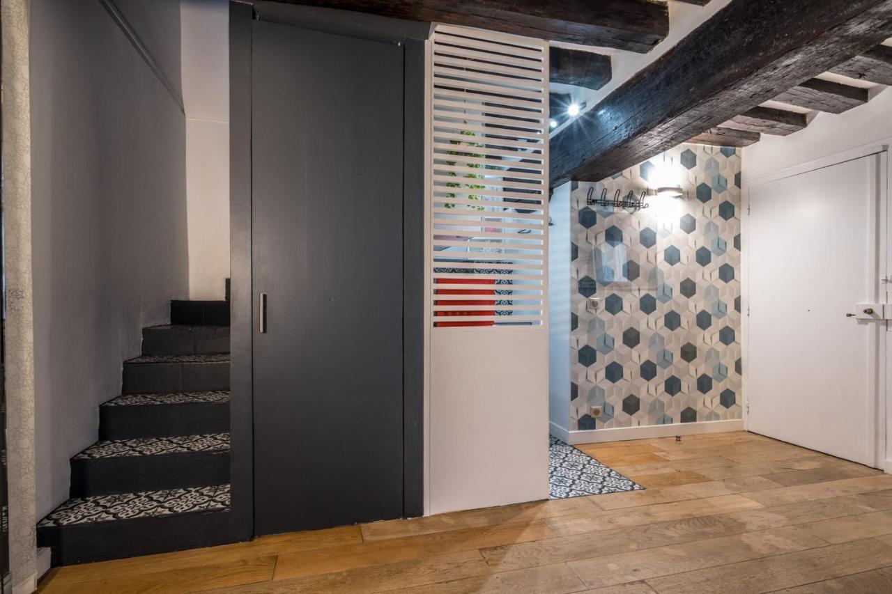 Chic Avec Patio - 2br 6p - Le Marais * Parigi
